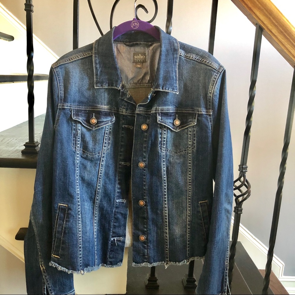 Jean Jacket, trendy frayed bottom